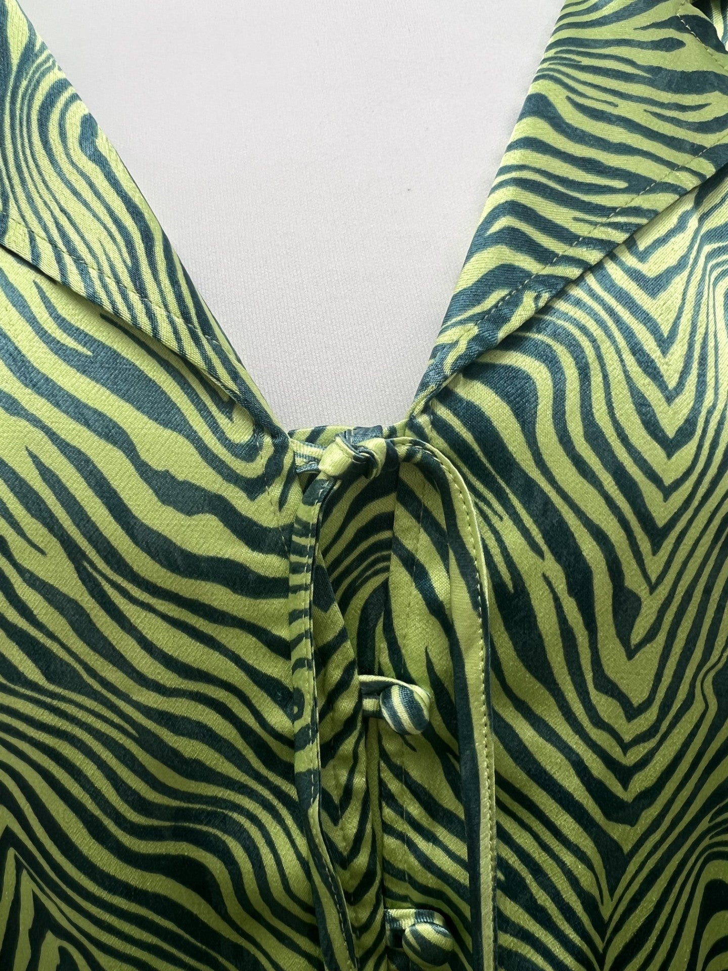 Oliver Bonas Green Animal Print Blouse Size 8 BNWT