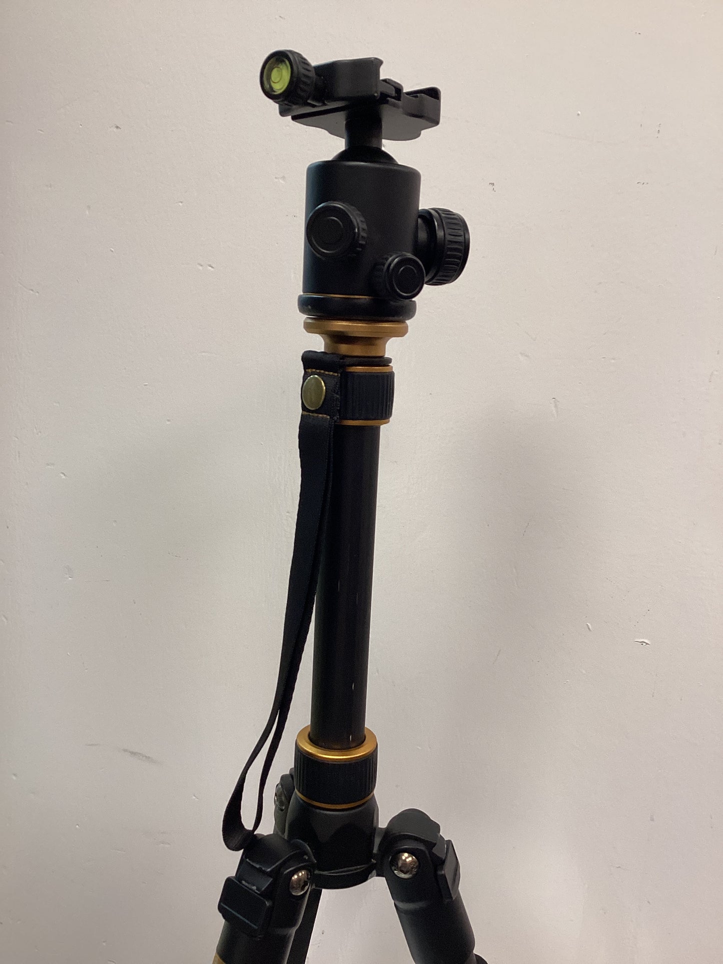 Zhuangshidaiqing Tripod and Bag
