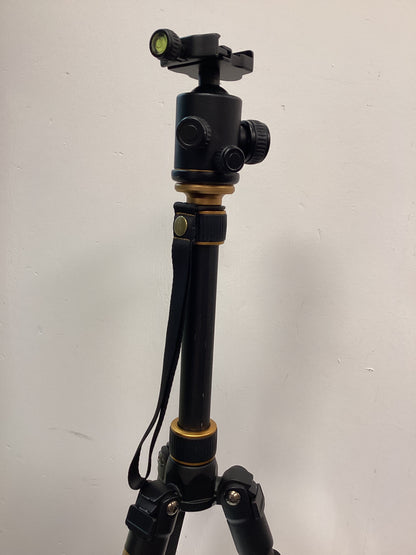 Zhuangshidaiqing Tripod and Bag