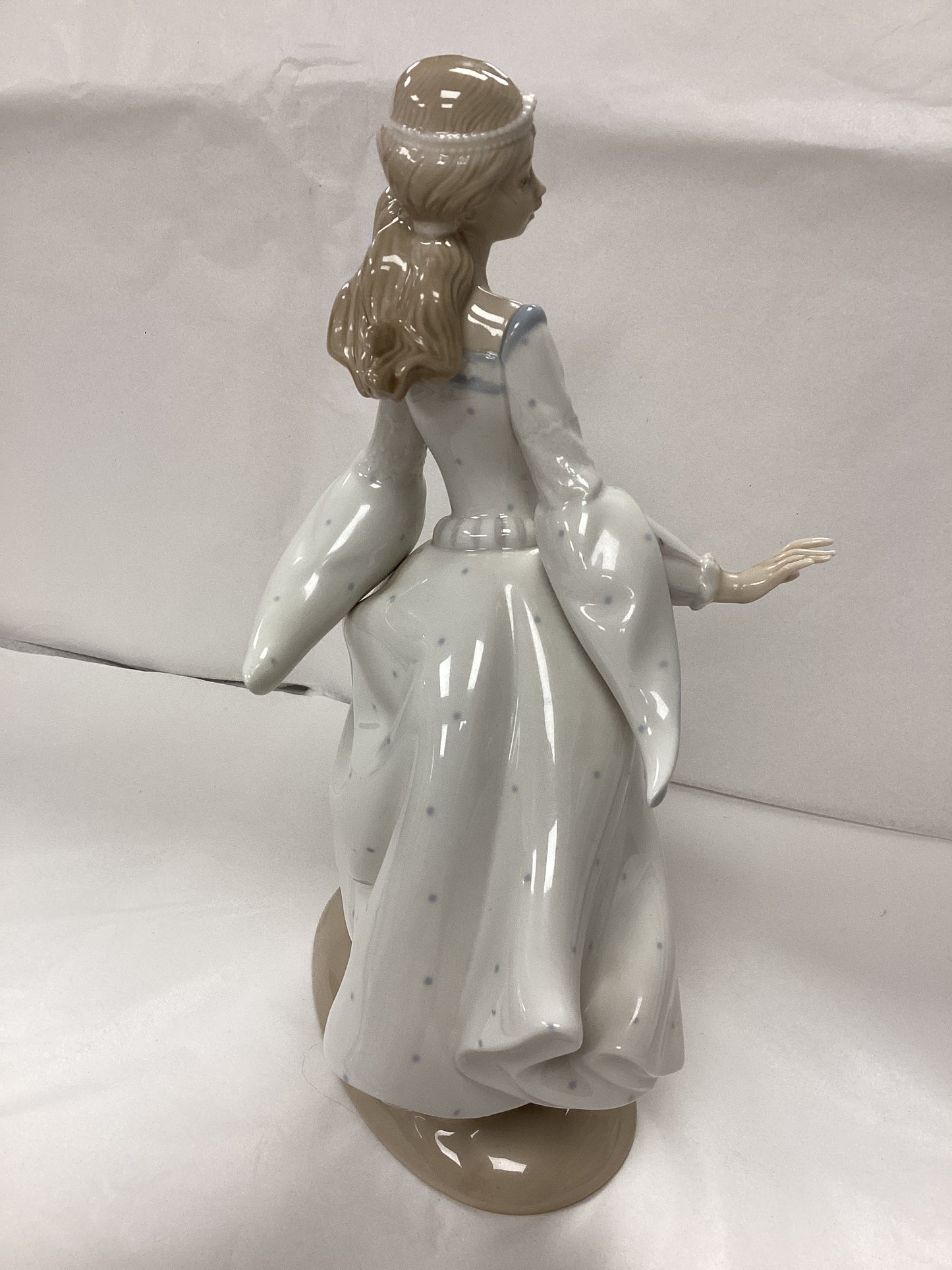Vintage LLADRO porcelain - DAISA 1977 - Cinderella’s Lost Slipper