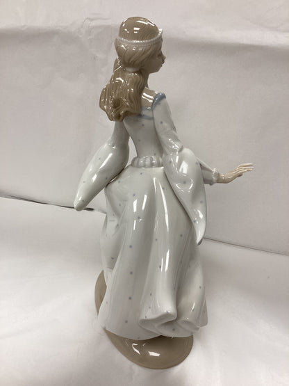 Vintage LLADRO porcelain - DAISA 1977 - Cinderella’s Lost Slipper