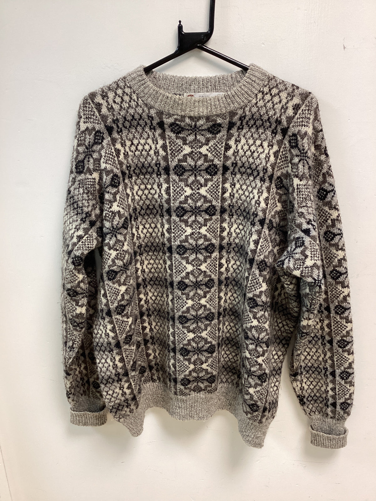 Shetland Islands men’s Pure new Wool hand frame knitted men’s  sweater with label size large