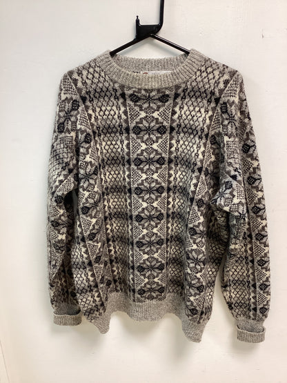 Shetland Islands men’s Pure new Wool hand frame knitted men’s  sweater with label size large