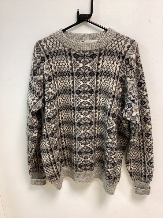 Shetland Islands men’s Pure new Wool hand frame knitted men’s  sweater with label size large