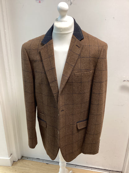 Cavani 88 men’s Sports Tweed Jacket Tan with navy blue check detail and navy blue checked collar size 46