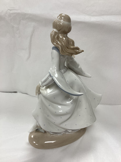 Vintage LLADRO porcelain - DAISA 1977 - Cinderella’s Lost Slipper