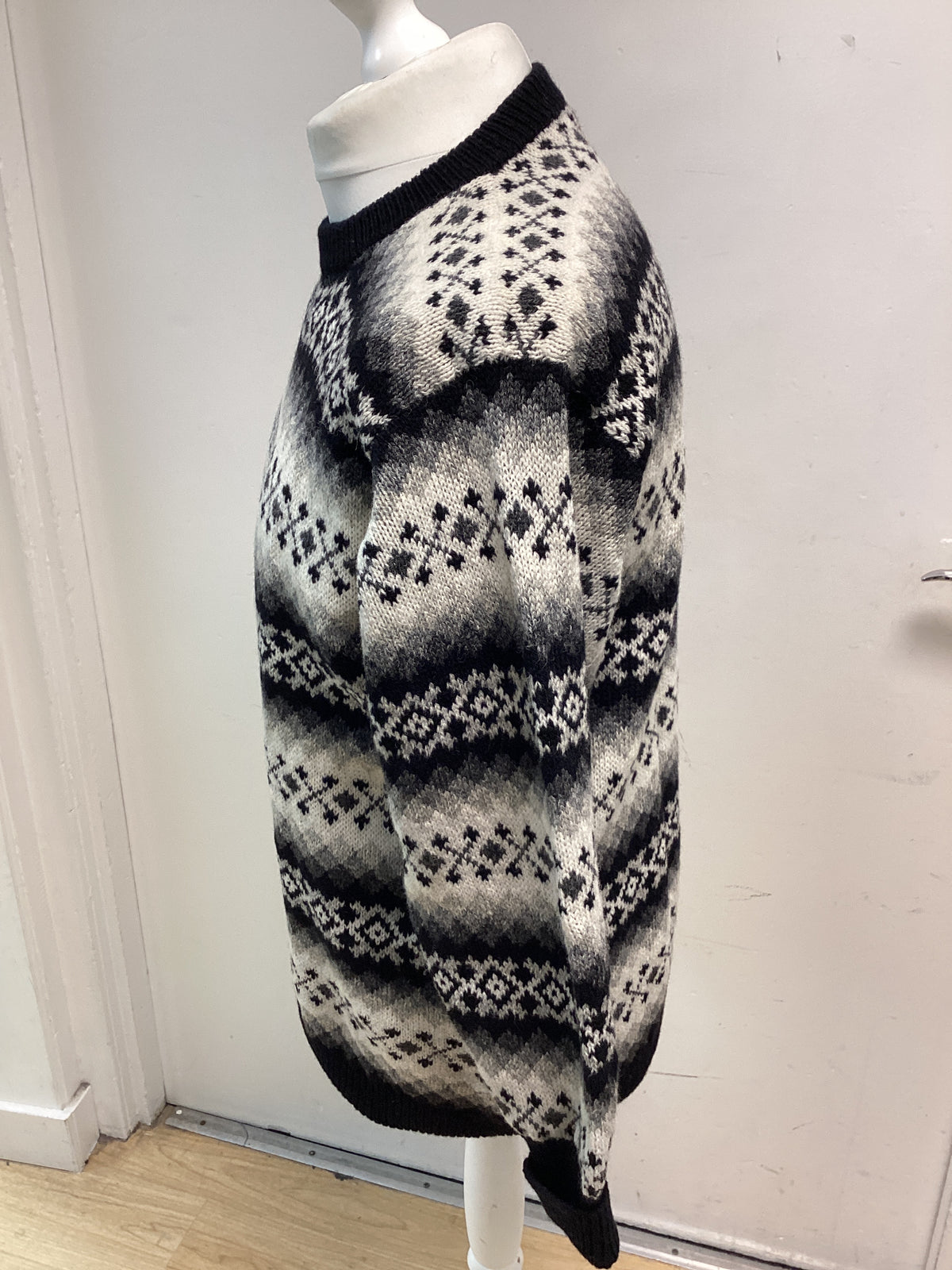 Vintage Nordic style Fair Isle geometric & snowflake design Black/white/grey 100%wool