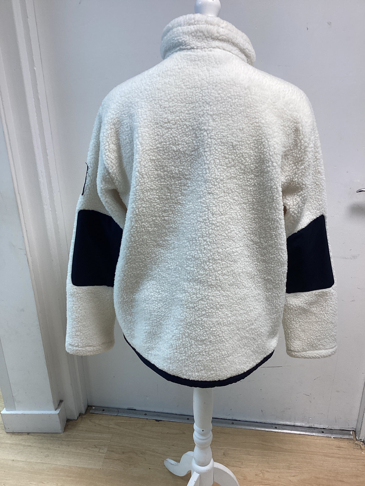 BNWT Men’s Karrimor Sherpa Fleece Jacket Cream with Black Trim size Medium (Copy)