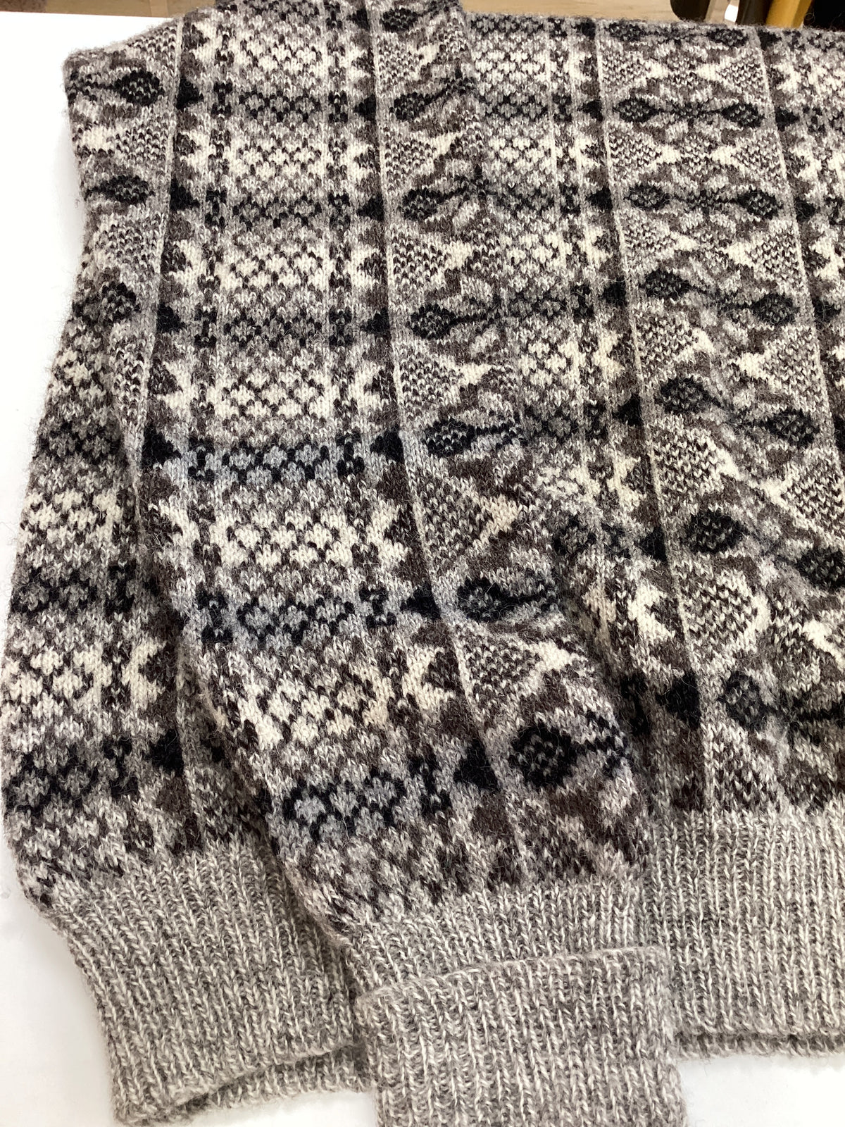 Shetland Islands men’s Pure new Wool hand frame knitted men’s  sweater with label size large