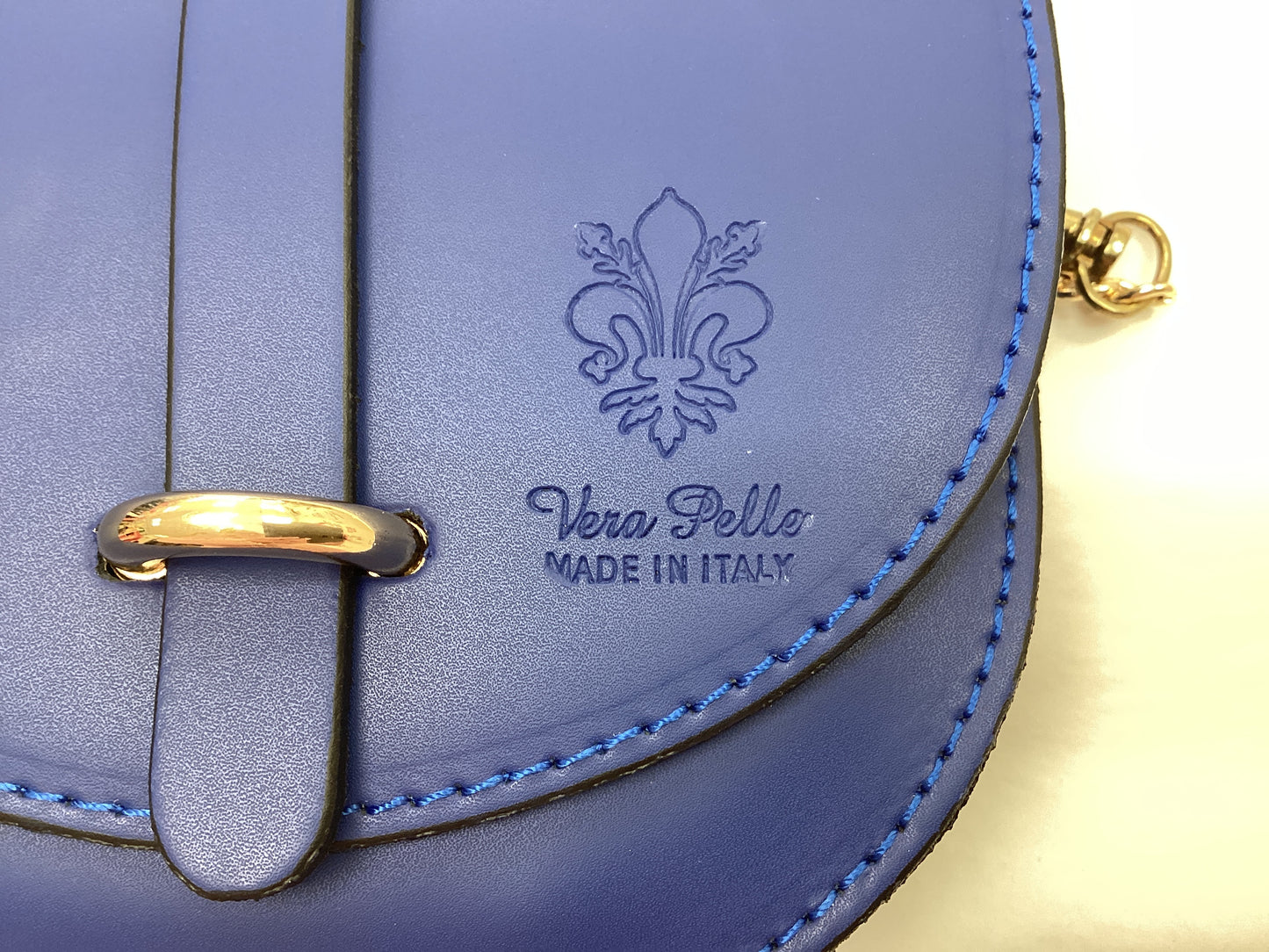 Vera Pelle Italian Leather small ladies Handbag royal blue with gold trim