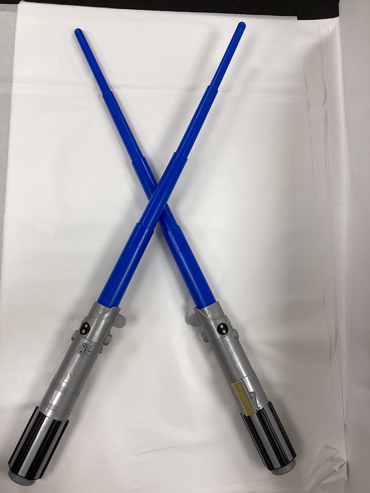 Set of 2 new blue extendable lightsabers from StarWars