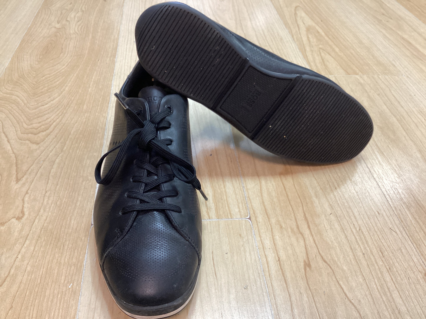 HUGO BOSS SATURN LOWP - Full Leather Black Trainer with Rubber Sole Size UK8