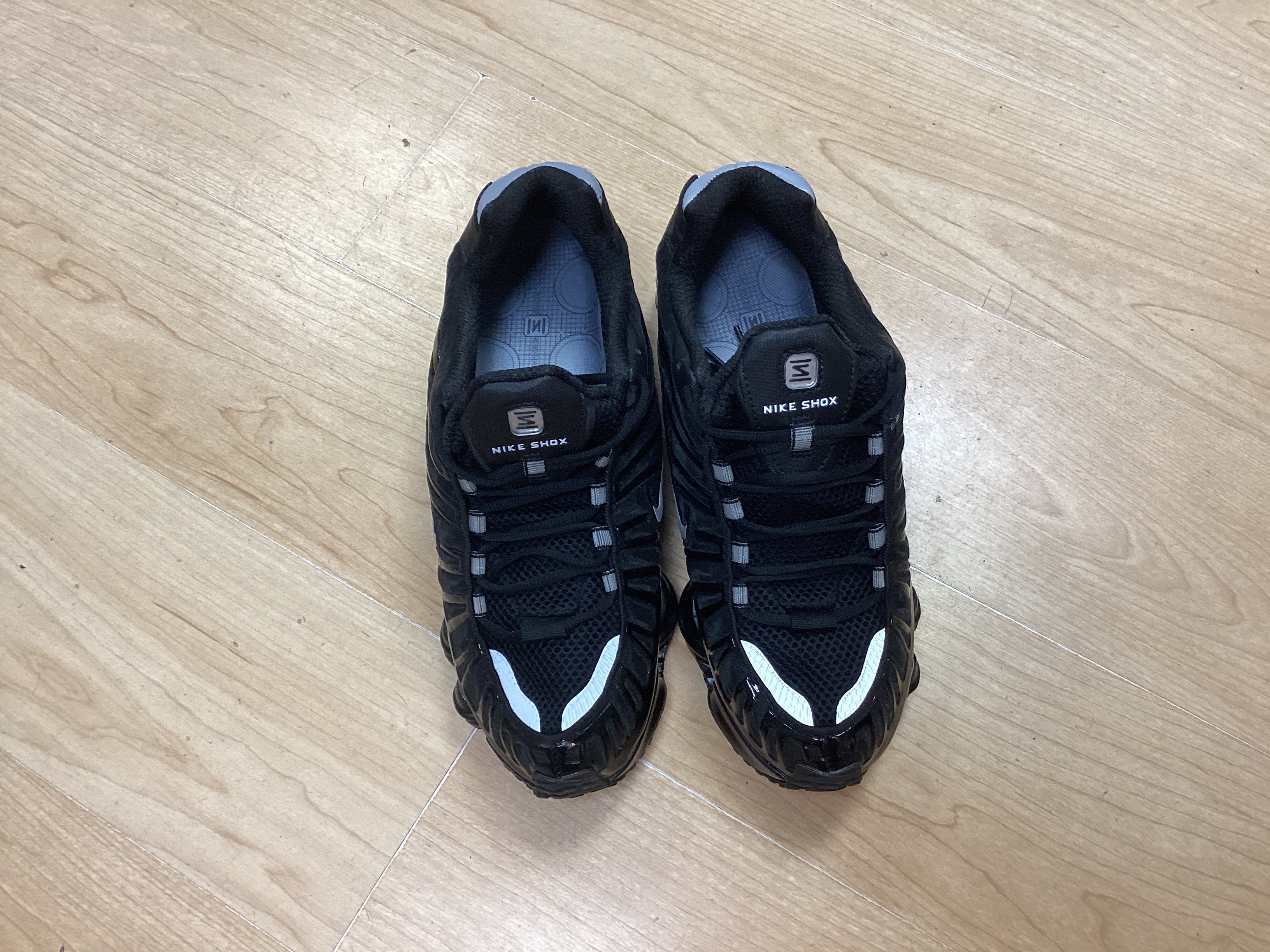 Nike Shox men's trainers black desirable new size 9.5 – Shop for