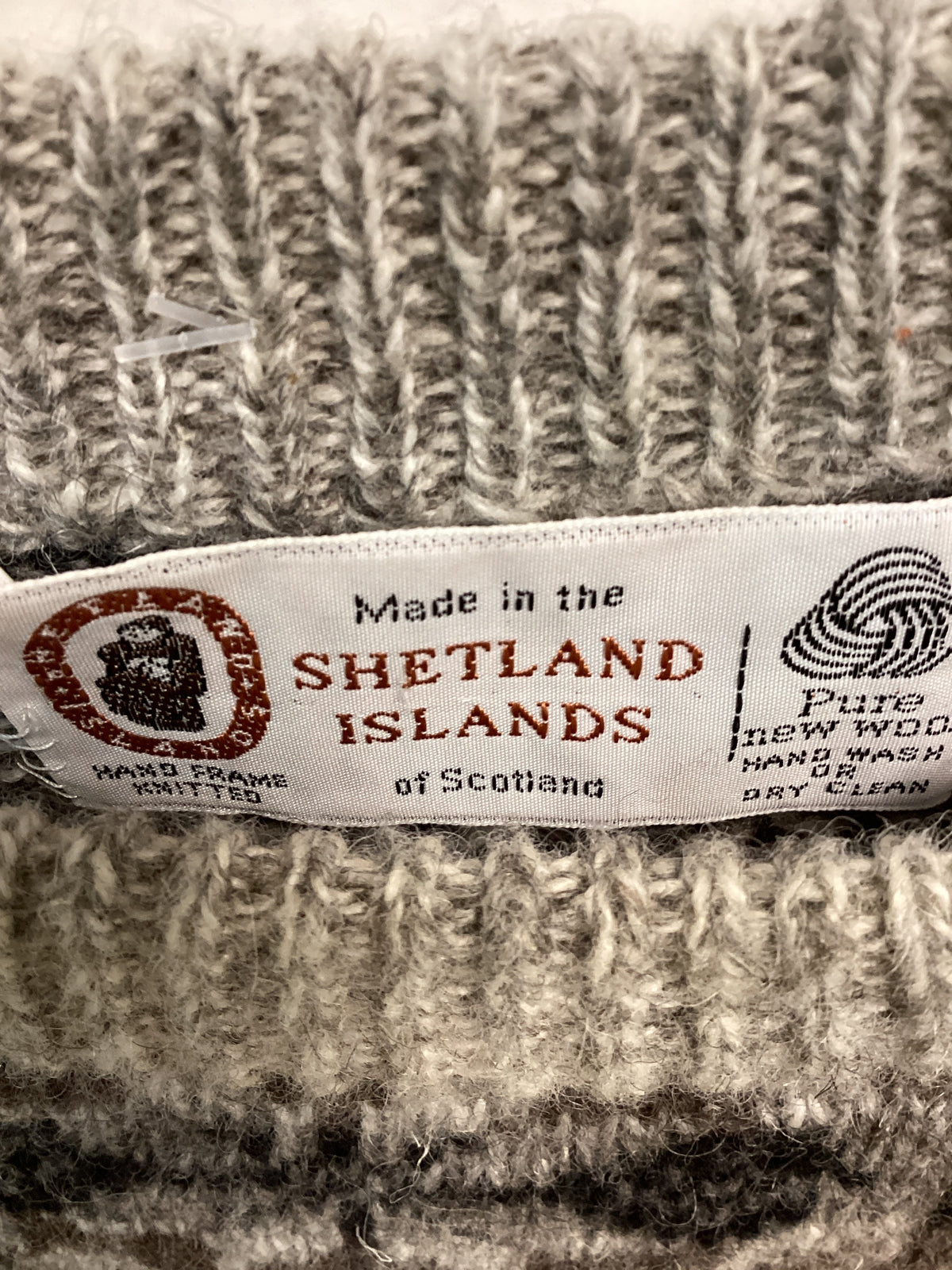 Shetland Islands men’s Pure new Wool hand frame knitted men’s  sweater with label size large