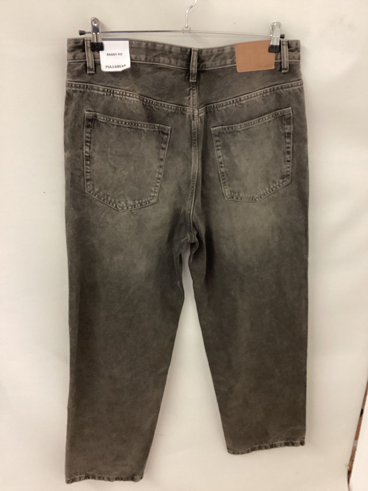 Pull & Bear men’s Baggy Fit Jeans BNWT faded Brown Waist 34 “ 29” inside leg