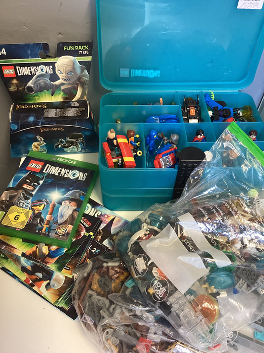 Lego Dimensions Bundle XBOX Game, Lord of the Rings Fun Pack, 2 Boxes of Figurines and 3 Bags of Lego Pieces With Instruction Manuals