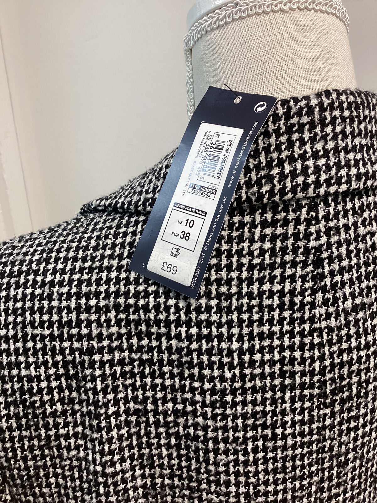 BNWT ladies M&S Black &White tweed Jacket 22% Cotton size 10