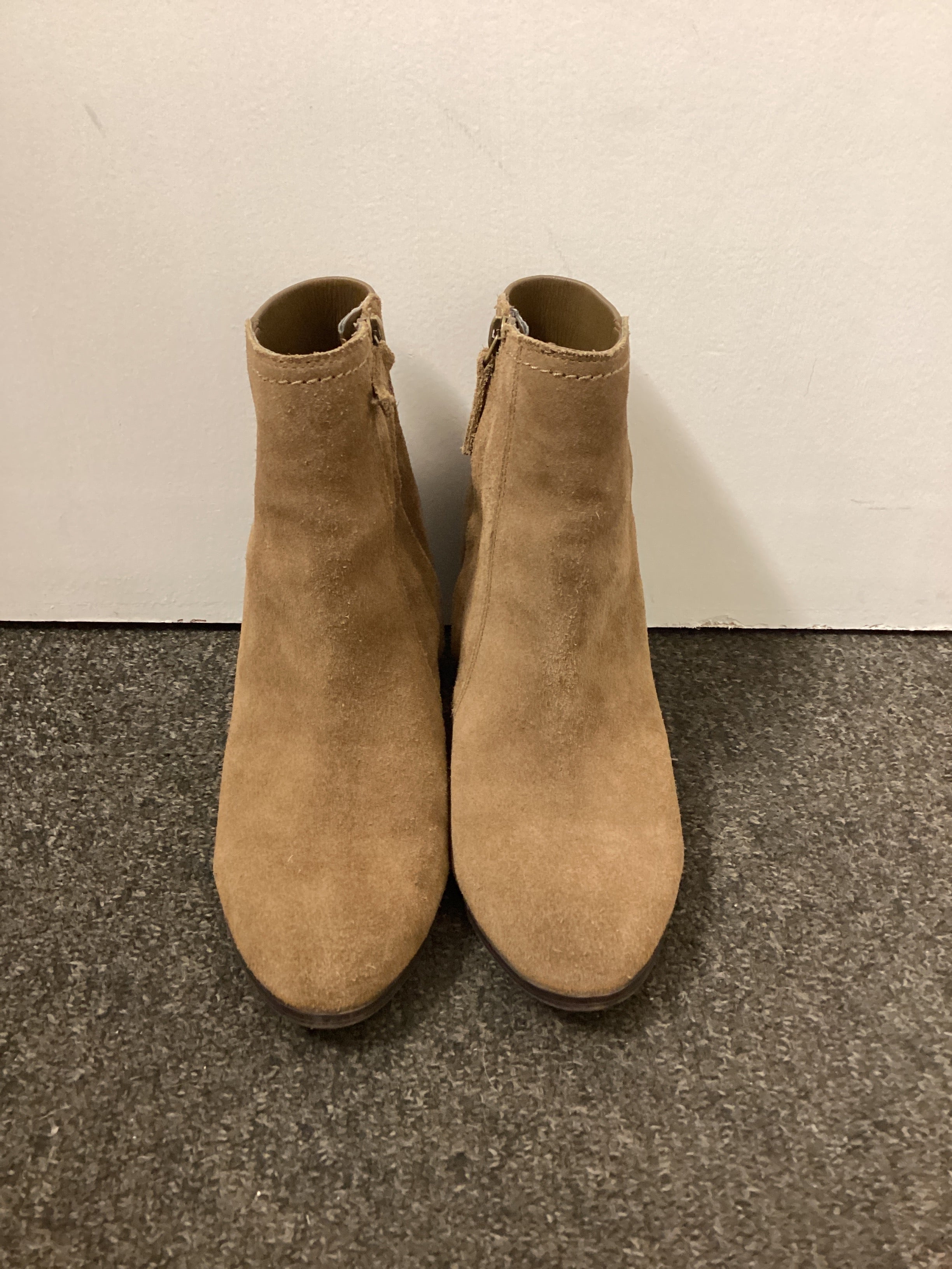 Leather boots store size 4