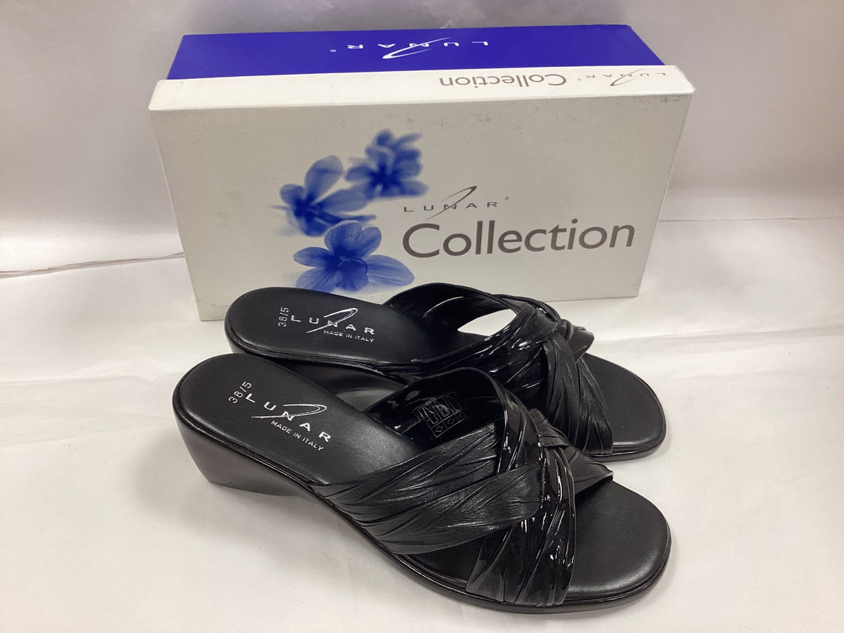 Ladies Lunar collection Black mules size 5 New