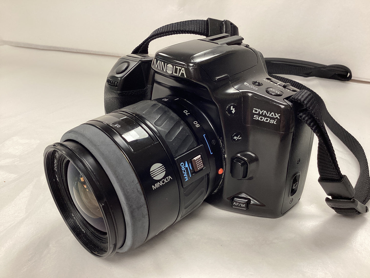 Minolta Dynax 500si Film Camera with neck strap