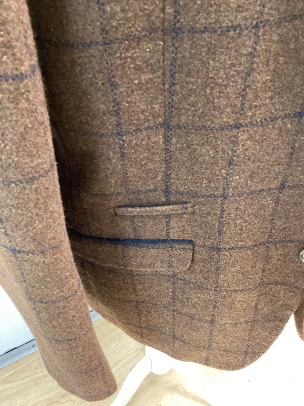 Cavani 88 men’s Sports Tweed Jacket Tan with navy blue check detail and navy blue checked collar size 46