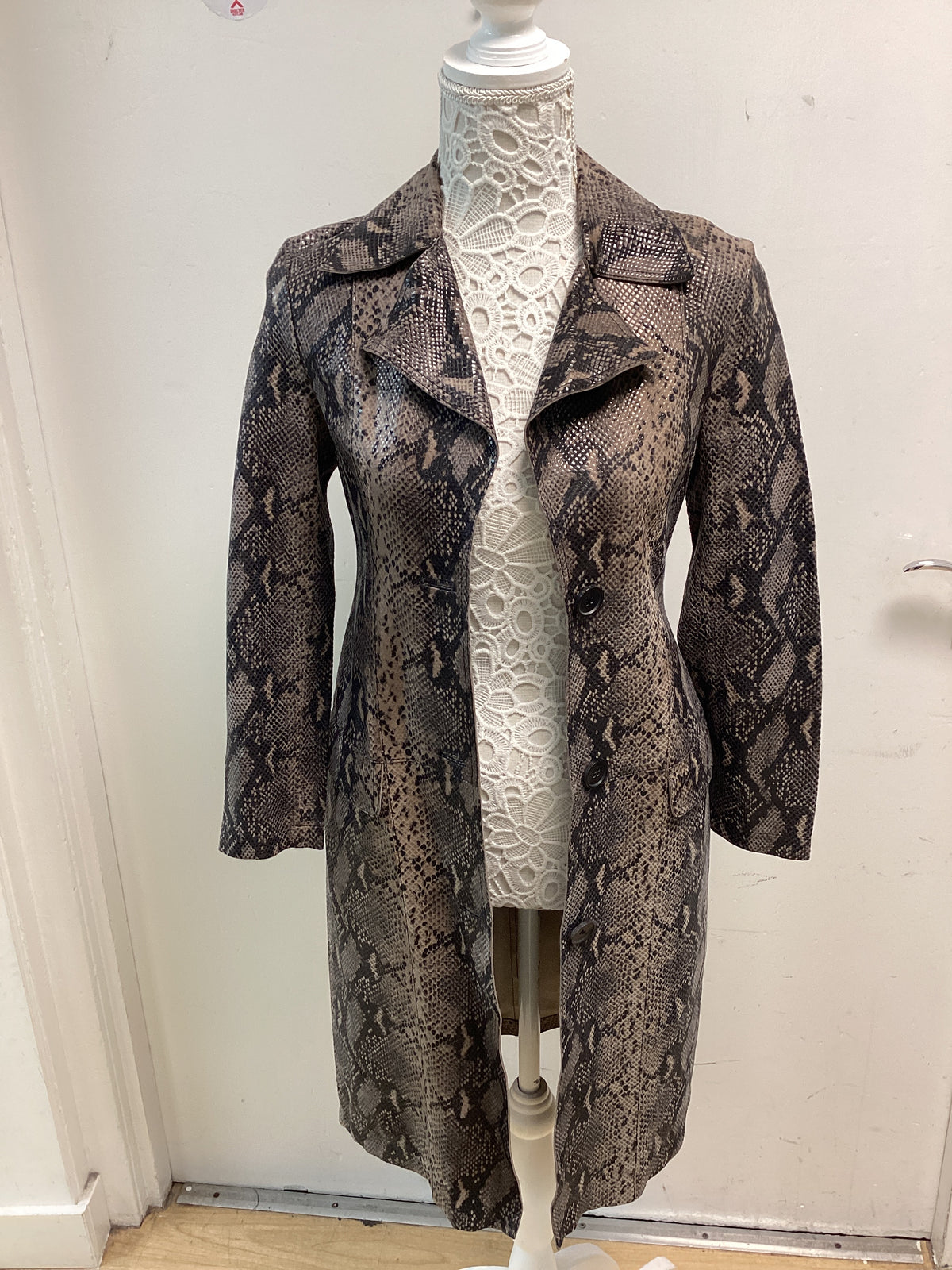 BNWT ALLSAINTS  OBA MAC Snake Grey size 6 UK 100% Lamb Leather