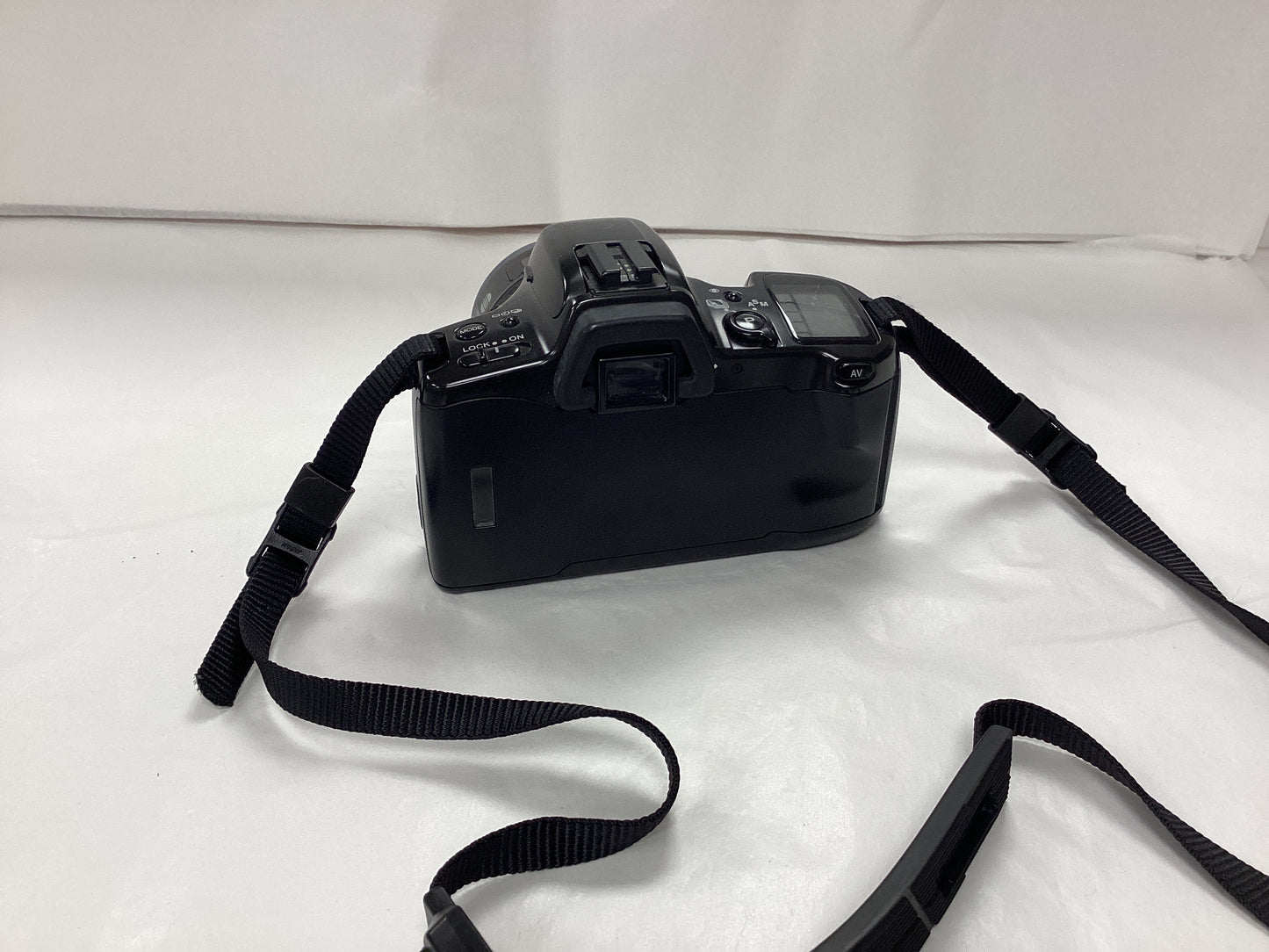 Minolta Dynax 500si Film Camera with neck strap