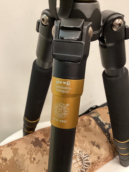 Zhuangshidaiqing Tripod and Bag