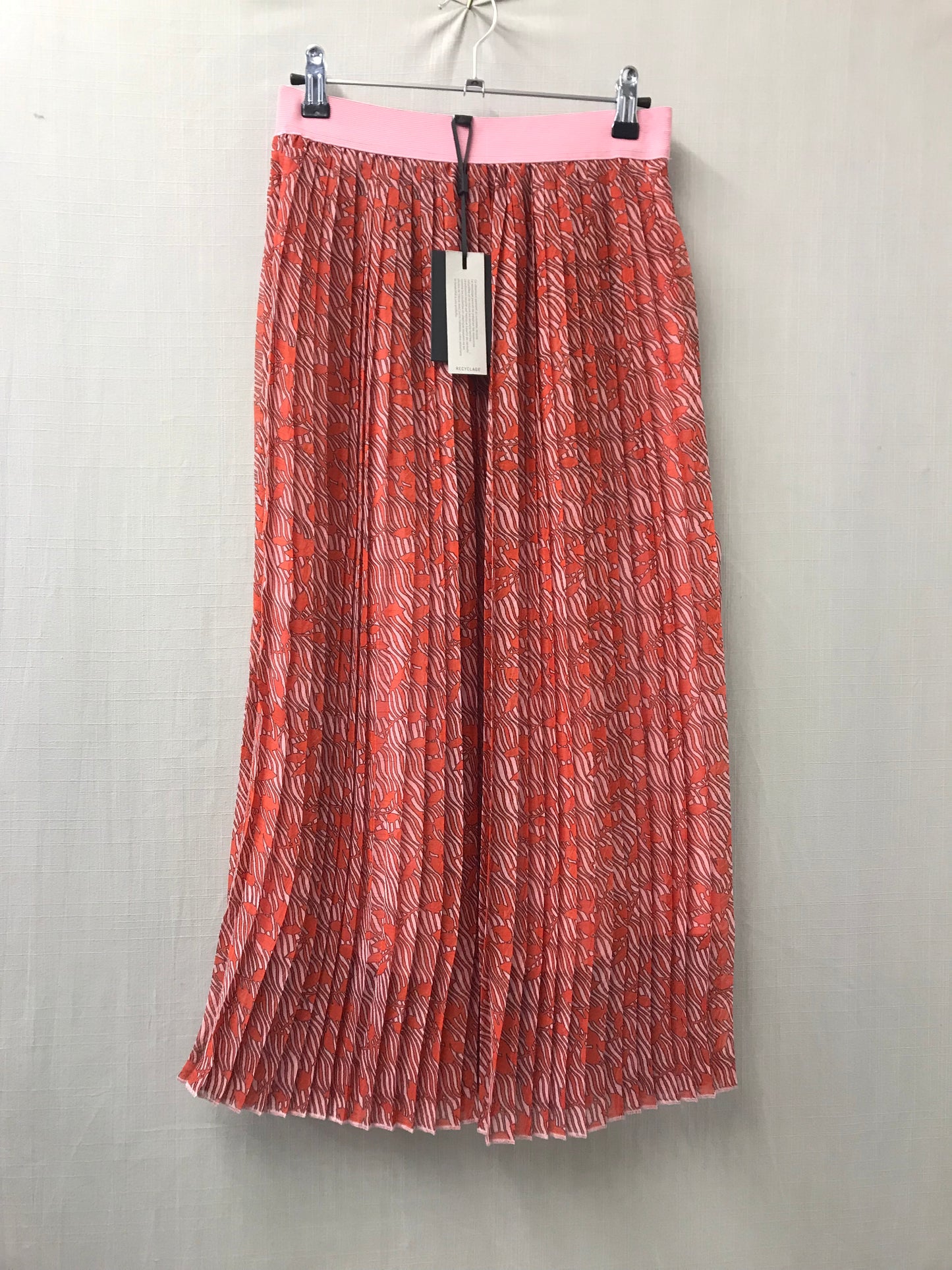 YAS Pink Multicolour Pleated Skirt Size 8 BNWT