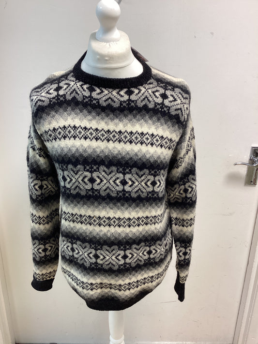Vintage Fair Isle Nordic Snowflake design Mens sweater size small 100%wool
