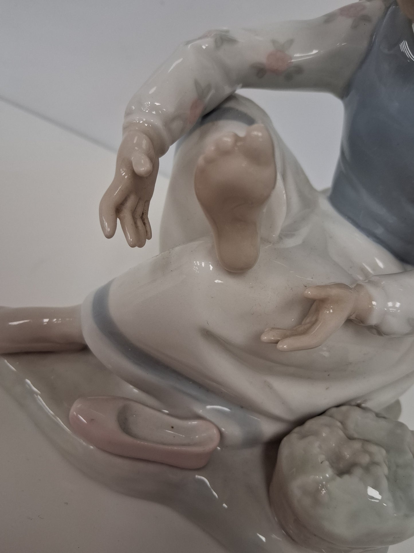 Nao Lladro My Aching Feet Rare Retired 1987 Figurine