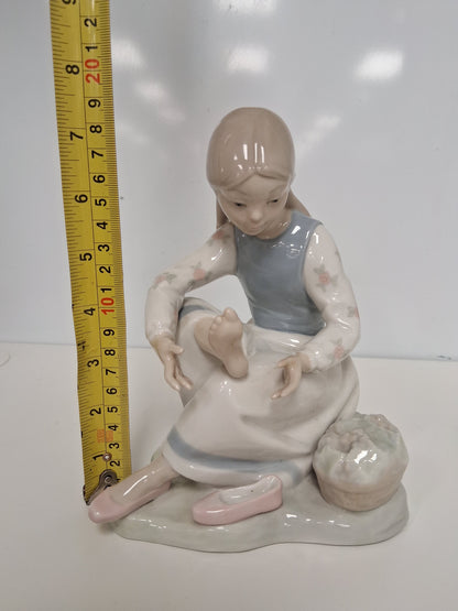 Nao Lladro My Aching Feet Rare Retired 1987 Figurine