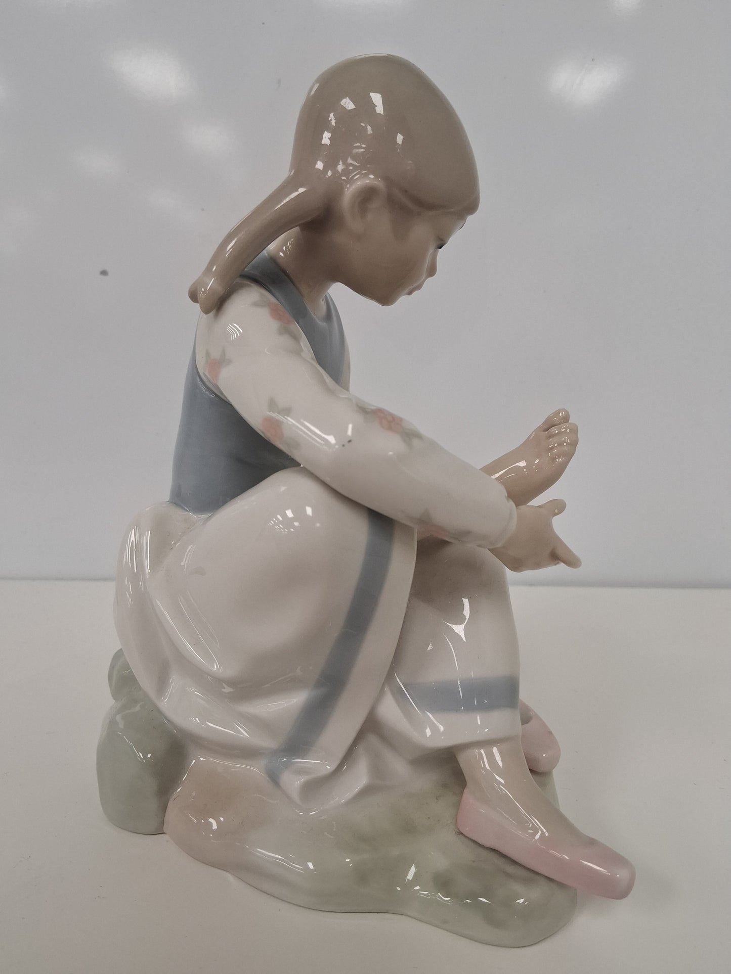 Nao Lladro My Aching Feet Rare Retired 1987 Figurine