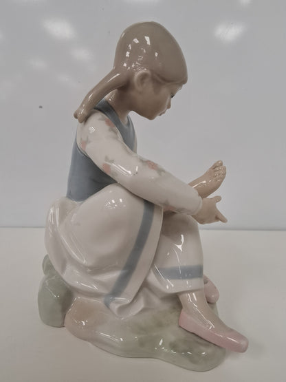 Nao Lladro My Aching Feet Rare Retired 1987 Figurine