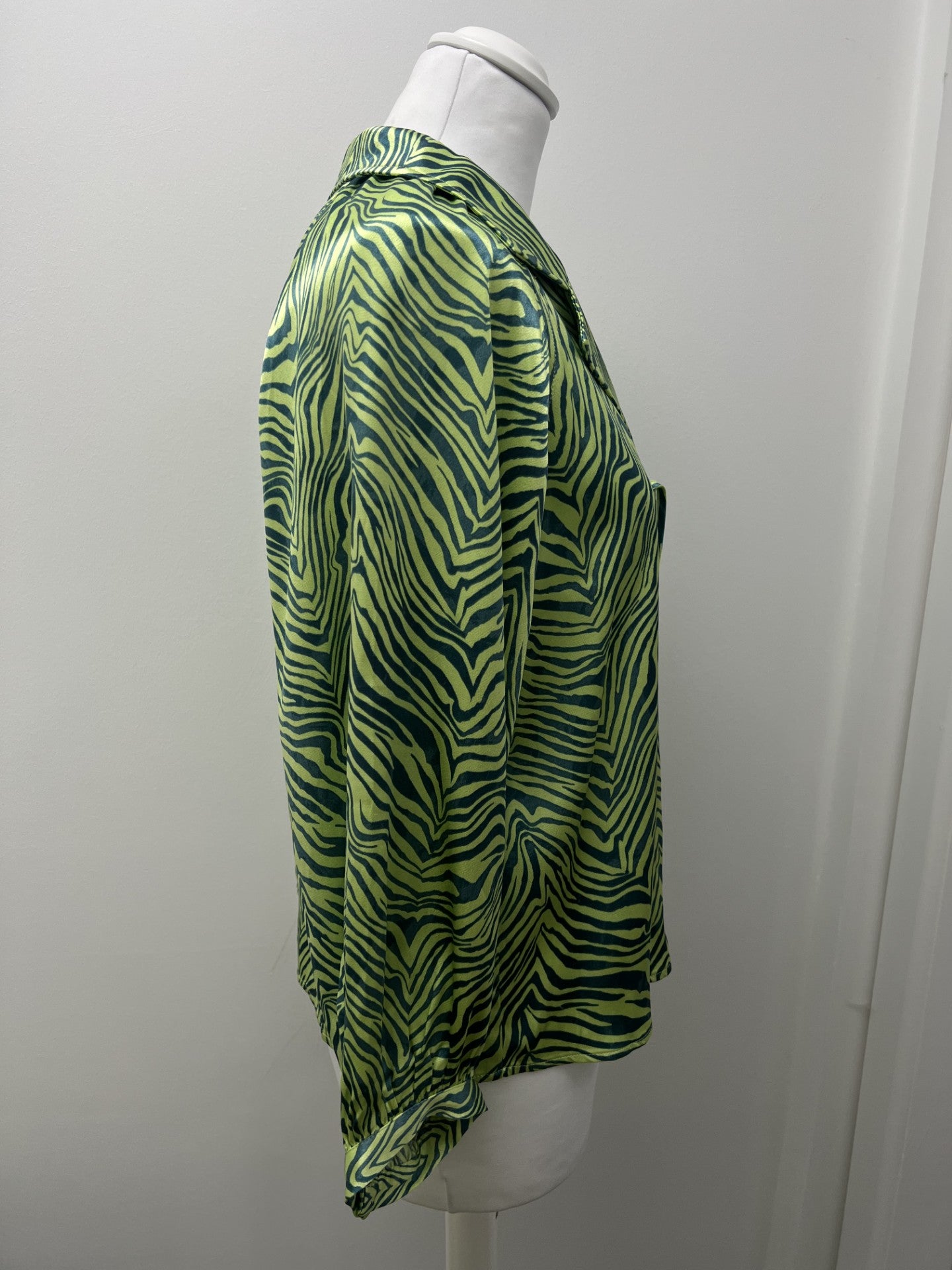 Oliver Bonas Green Animal Print Blouse Size 8 BNWT