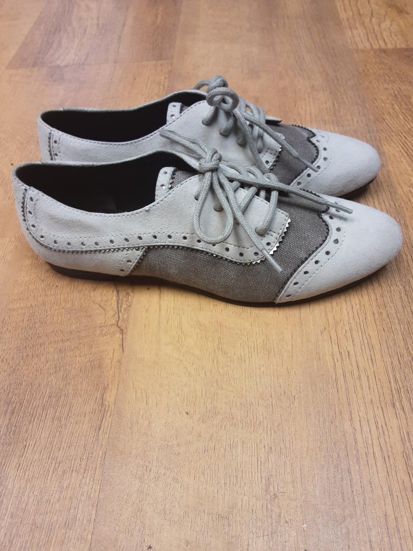 Pierre Balmain 2 Toned Grey Leather Lace-Up Flat Shoes Size 3.5